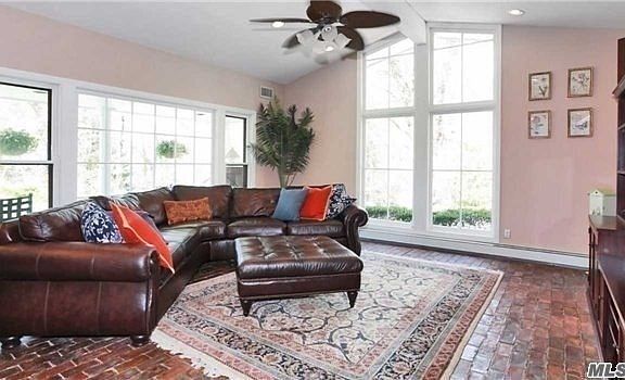 5th image of 22 Faulkner Ln