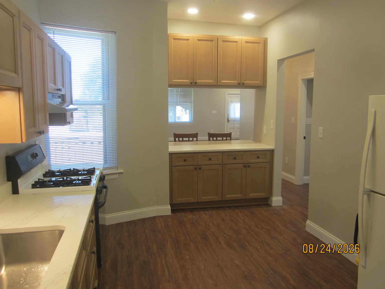 2 bed, 1100 sqft, $1,300 — Photo 4