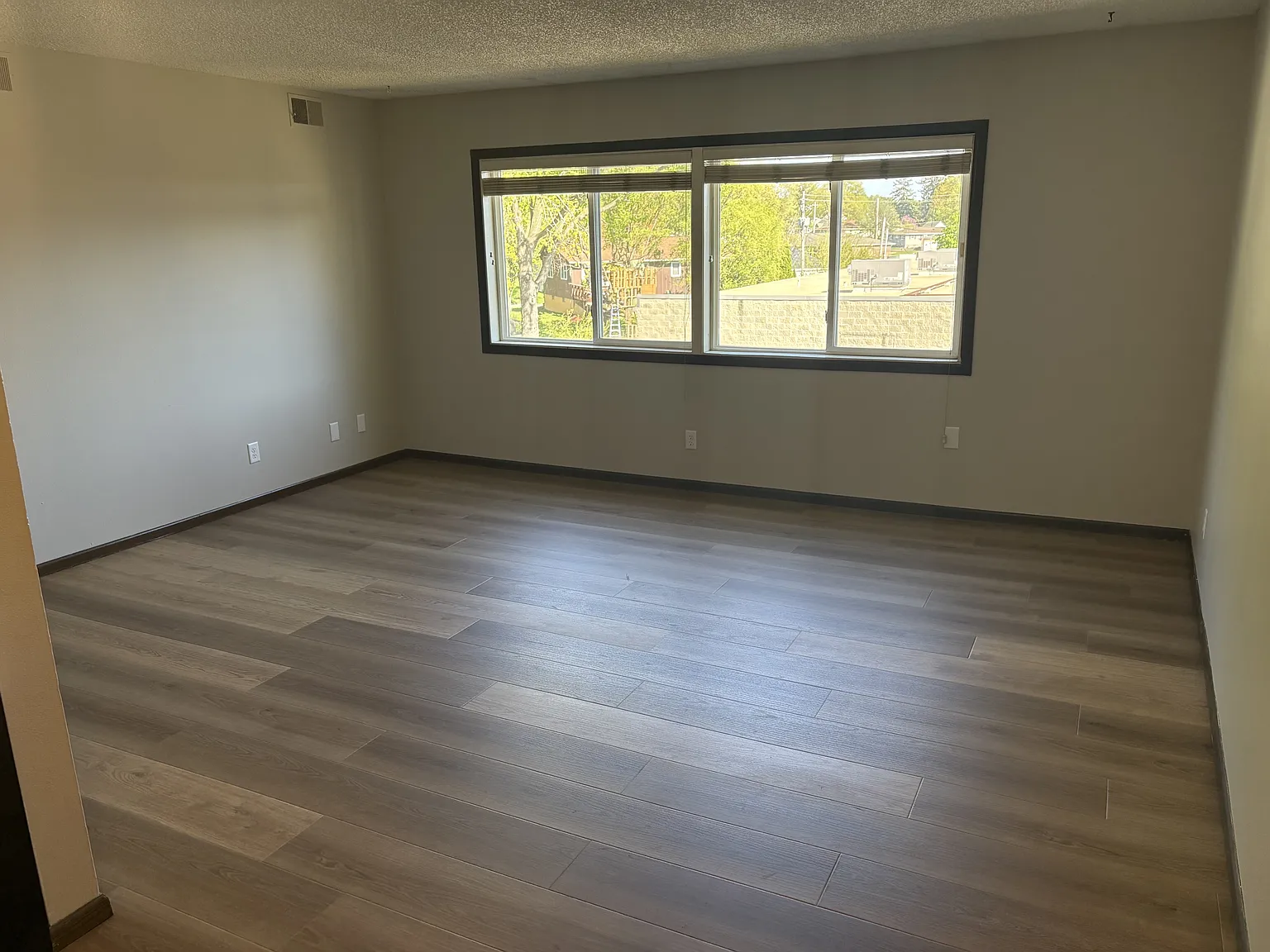 Elmcrest Apartments - 1706 - 4 — Photo 3