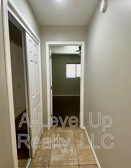 231 W 28th St — Photo 12