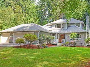 8950 NE Day Rd E, Bainbridge Island, WA 98110