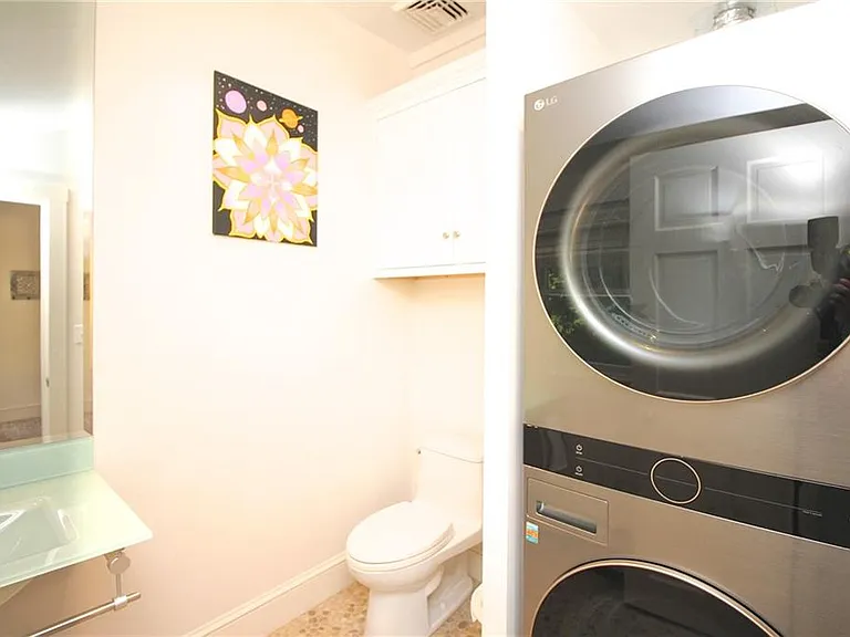 215 Coggeshall Ave — Photo 41