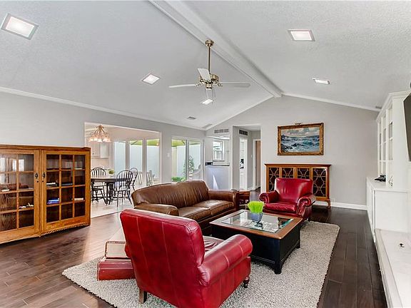 5th image of 2815 S Surrey Dr