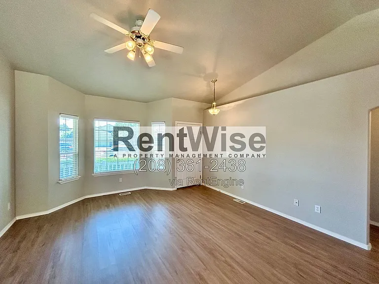 14232 Carolina St — Photo 6