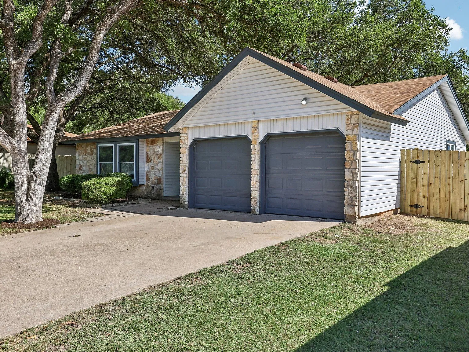 3 bed, 2.0 bath, 1362 sqft, $2,500 — Photo 3