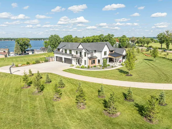 20548 168th St, Spirit Lake, IA 51360