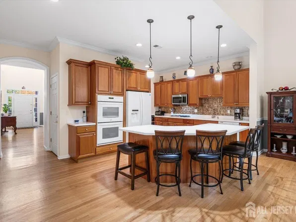 11 Vanderbilt Ct, Old Bridge, NJ 08857