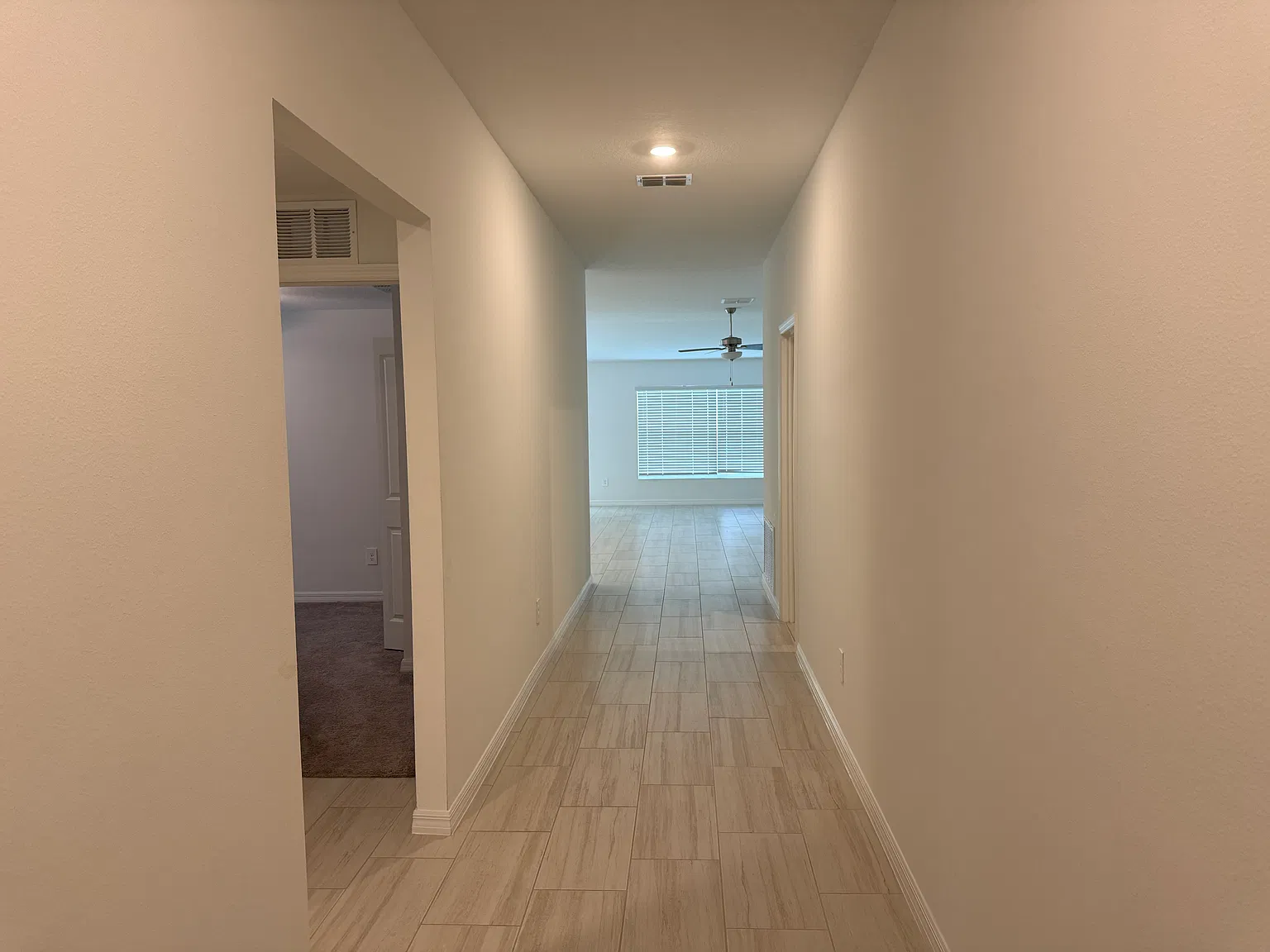 4 bed, 1936 sqft, $2,499 — Photo 2