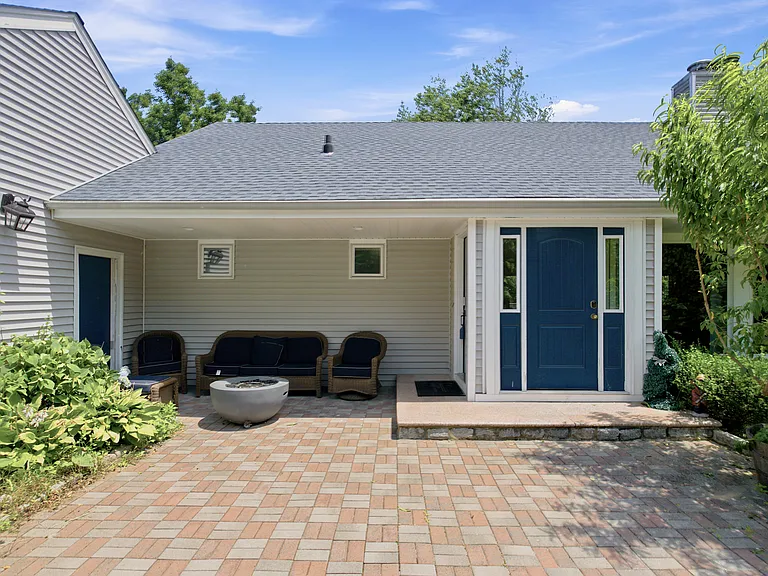 71 Blackberry Dr — Photo 2