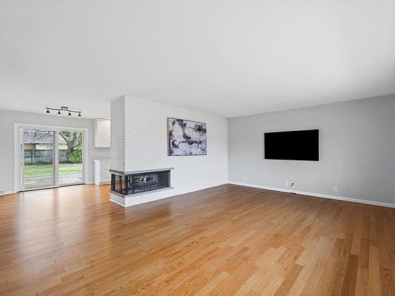 5th image of 1224 Foothill Dr