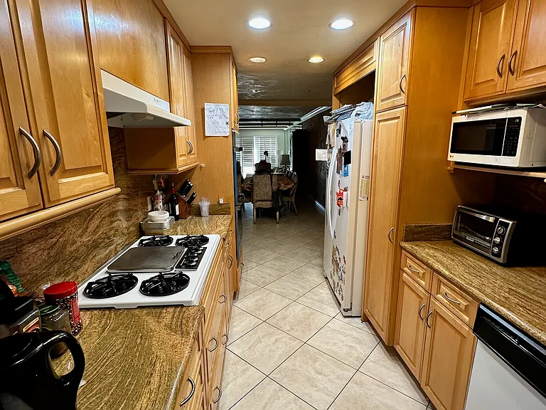 5352 Zelzah Ave — Photo 25