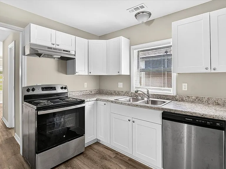 415 Spring Ct — Photo 14