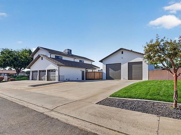 4th image of 319 Shire Way