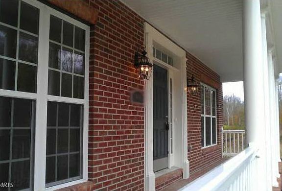 Exterior 4