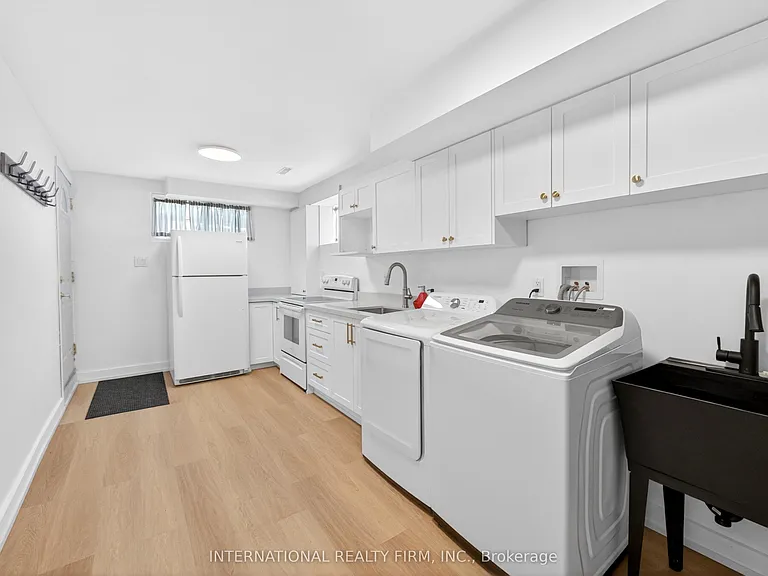 26 Dellbrook Cres — Photo 27