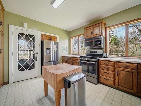 5th image of 220 Dwight Street
