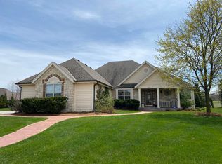 1823 Springhouse Ct, Oconomowoc, WI 53066