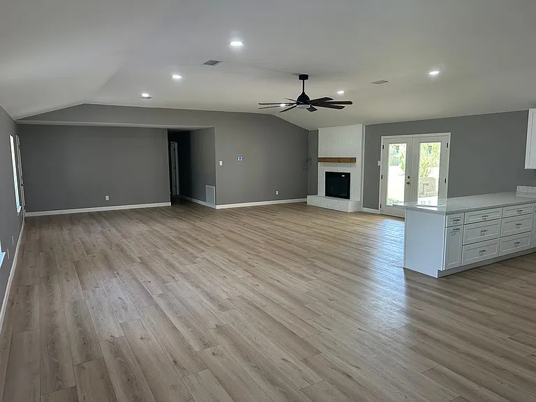 7741 Simmons Dr — Photo 2