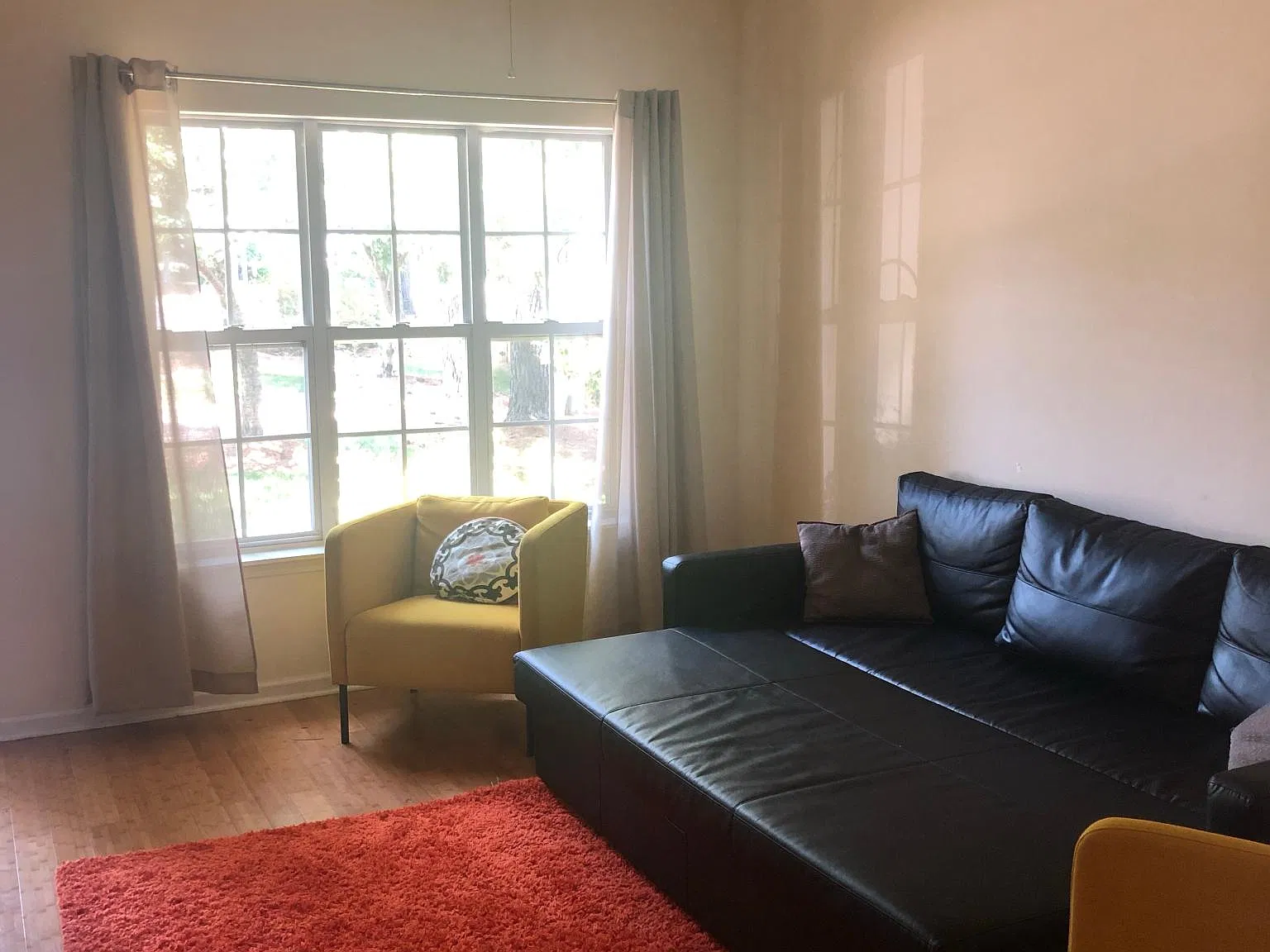 3 bed, 1360 sqft, $2,000 — Photo 2
