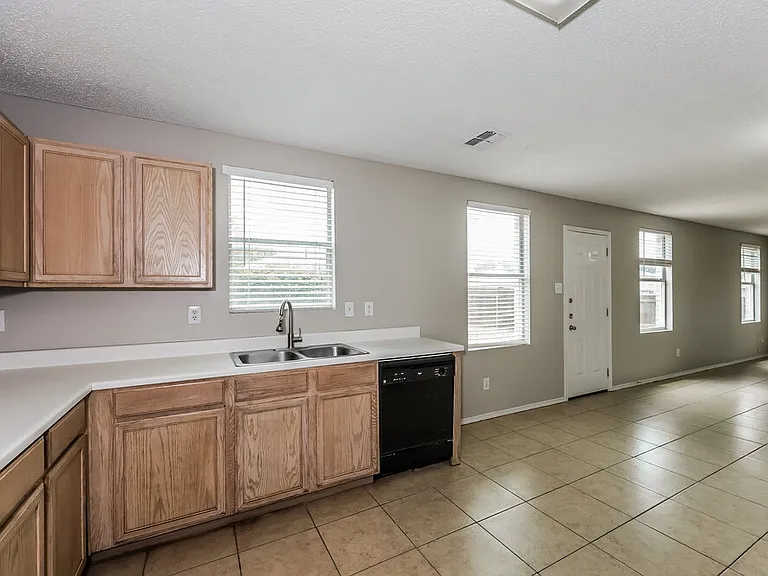 521 Merton Ct — Photo 7