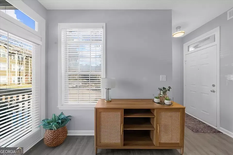 1 bed, 832 sqft, $1,900 — Photo 4