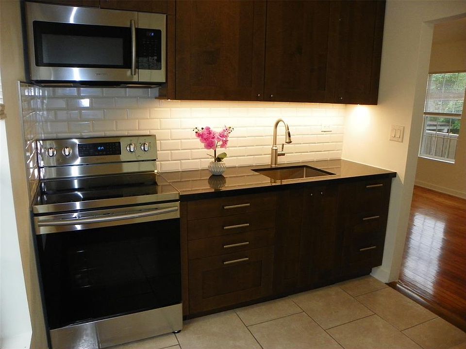 Beautiful kitchen with all NEW appliances