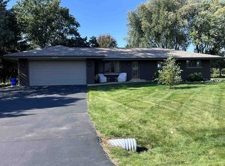 8072 Royal Oaks Rd, Rockford, IL 61107