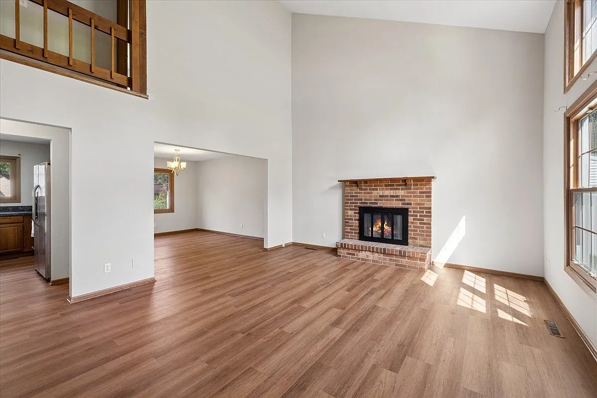 3 bed, 1.5 bath, 1617 sqft, $2,700 — Photo 3