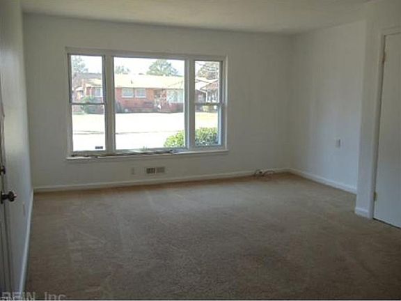 3rd image of 3460 Fletcher Dr
