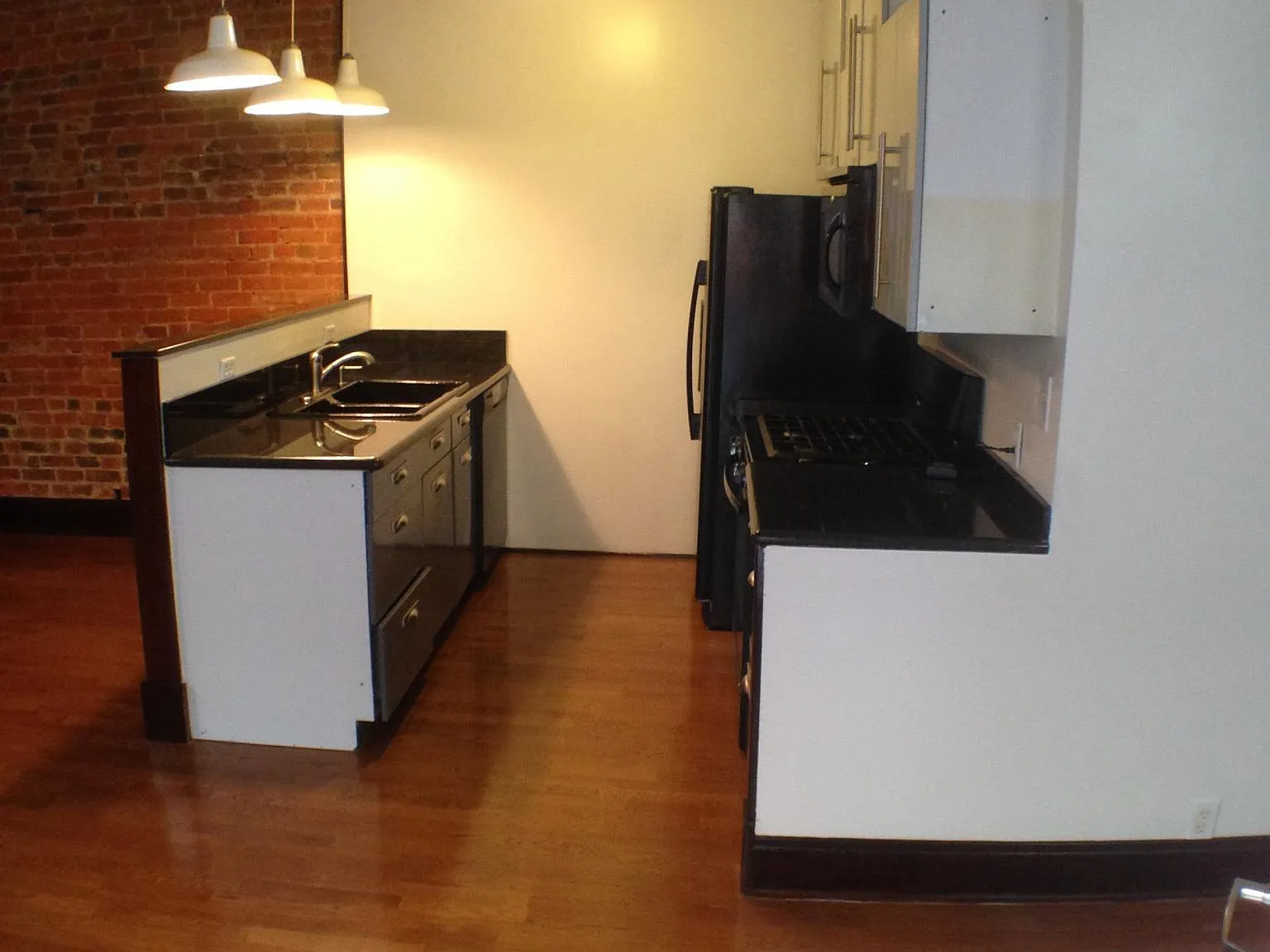 2417 Vine St — Photo 2