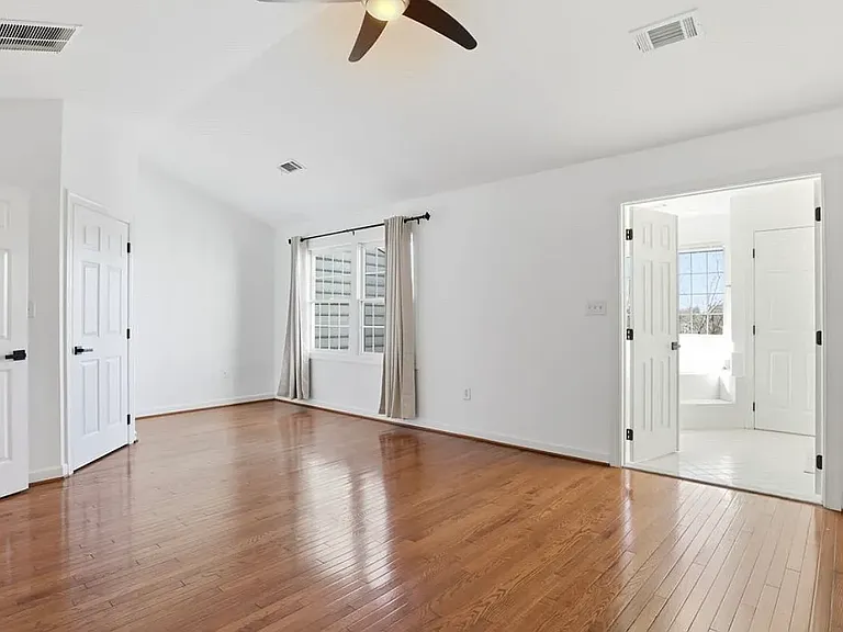 4550 Fair Valley Dr — Photo 17