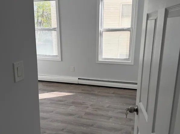 17 Jones St #2, Worcester, MA 01604