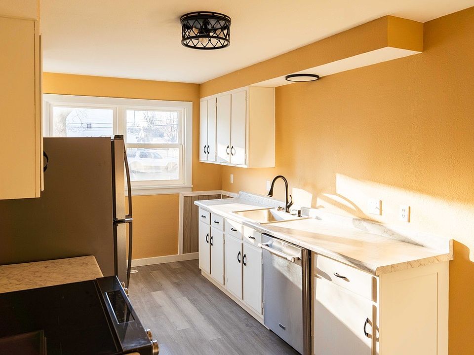 2nd image of 43 Howder St #2