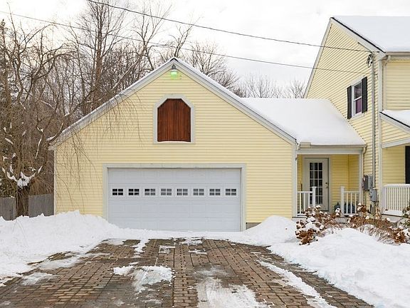 3rd image of 8 Albion Ln