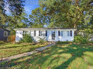 9650 Cooley Lake Rd, White Lake, MI 48386