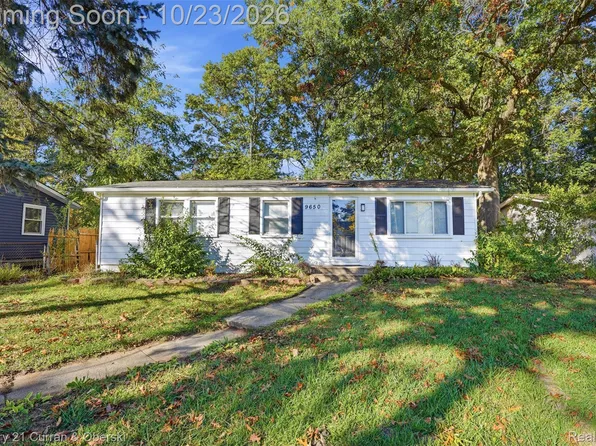 9650 Cooley Lake Rd, White Lake, MI 48386