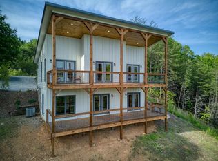 703 Crooked Creek Conn, Young Harris, GA 30582