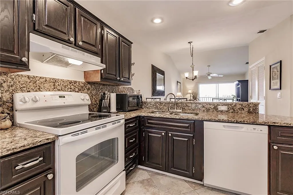 2 bed, 2.0 bath, 843 sqft, $2,150 — Photo 4