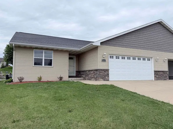 579 Tanzanite Dr, Dubuque, IA 52001