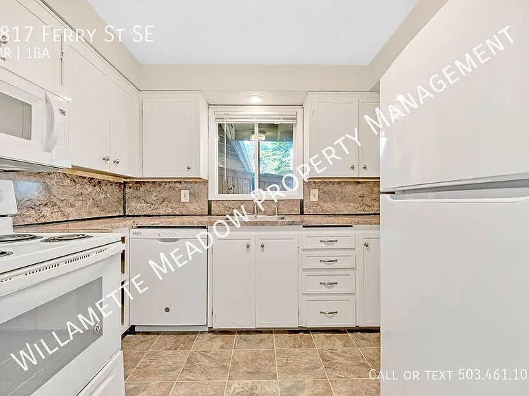 1817 Ferry St SE — Photo 2