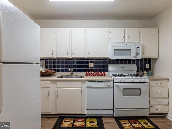 2nd image of 9200 Bridle Path Ln