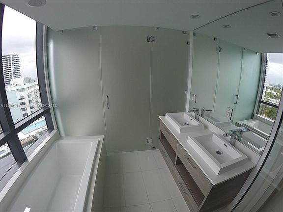 4th image of 650 NE 32nd St Unit 1408