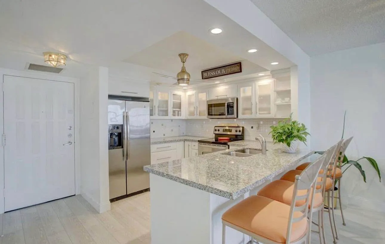 Leslie Dr, Hallandale Beach — Photo 3