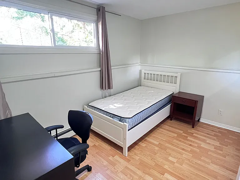 46 Radcliffe Cres — Photo 32