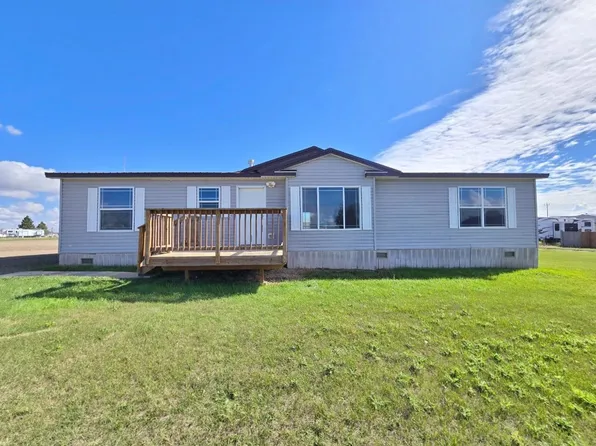 221 4th St SE, Tioga, ND 58852