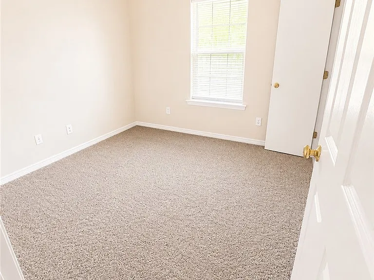 615 Pasler St — Photo 11