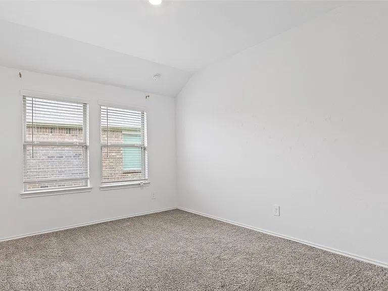 2326 Spruce Cliff Ln — Photo 14