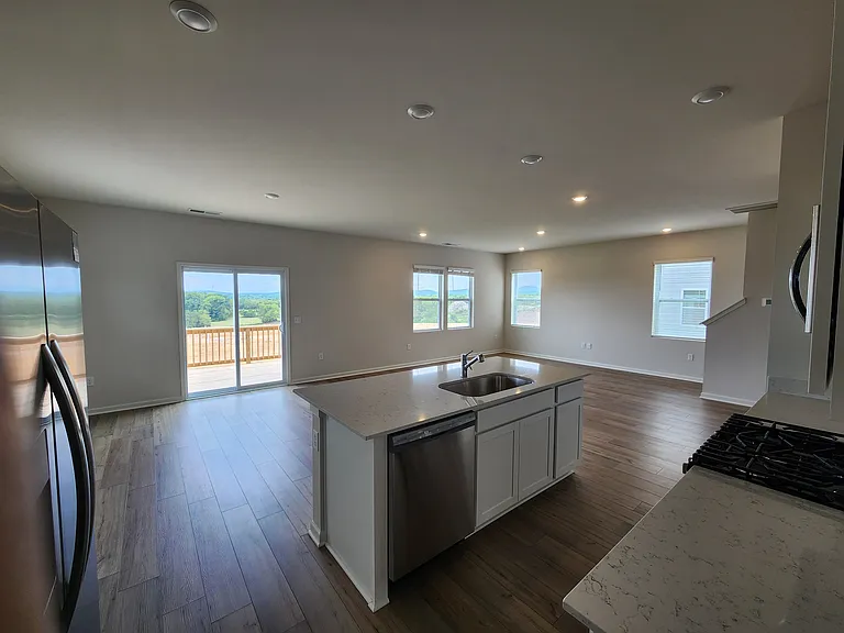 5028 Mifford Ct — Photo 2