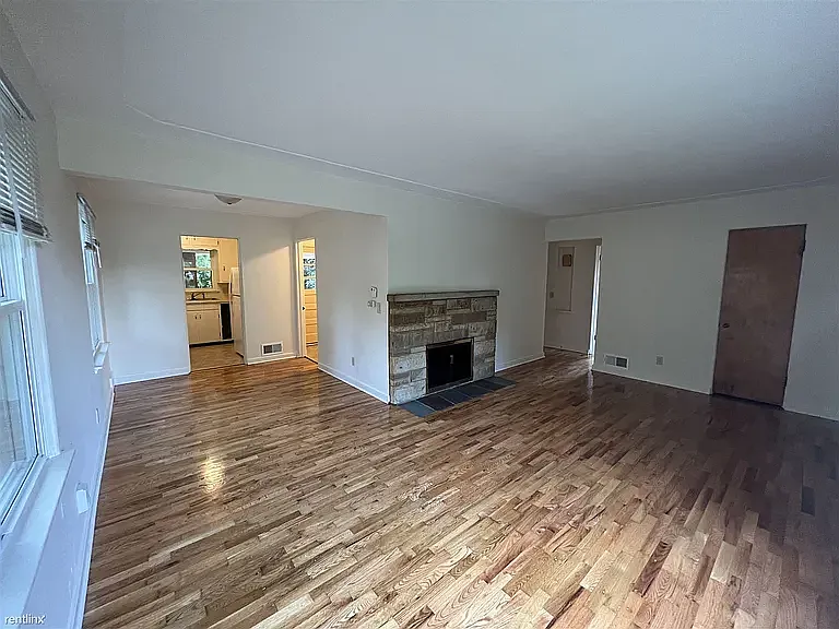 2 bed, 1.5 bath, 929 sqft, $1,325 — Photo 4