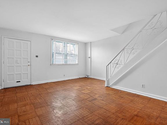 4th image of 2917 Benner St